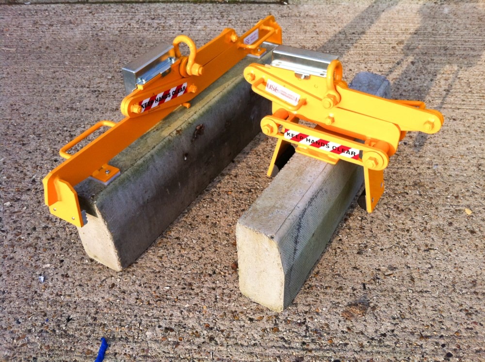 Small and lightweight with a SWL of only 100kg, this pair of easily portable grabs will transport standard UK HB kerbstones either length- or width-ways.