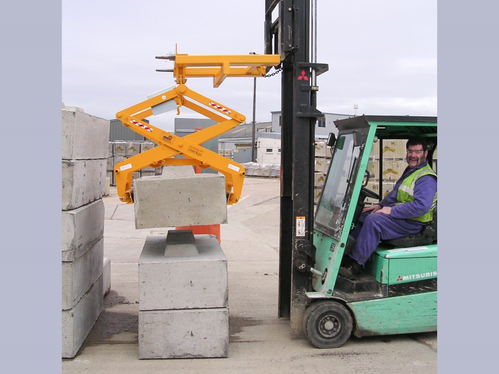 Solid concrete blocks come in a range of sizes and weight so we offer a range of grabs specifically for this purpose.